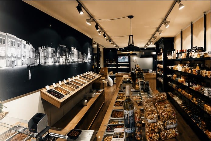 Het interieur van notenwinkel Nootje met vers gebrande noten